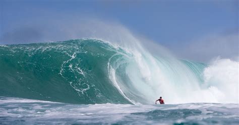 Searching for big waves on Oahu’s North Shore