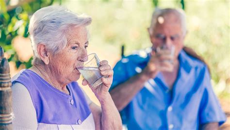 5 Vitaminas Para Ancianos Tipos Beneficios Suplementos Y Más