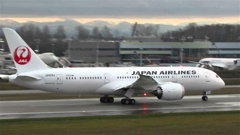 Boeing 787 8 Japan Airlines Decolando De Paine Fieldboeing Factory Em