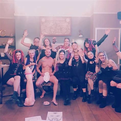 Surprise Your Hens With A Bath Stag And Hen Life Drawing Class 🎨🎨🎨 Be