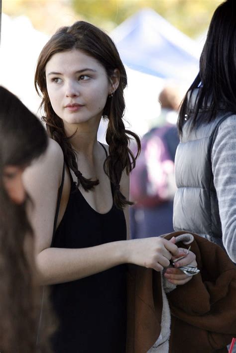 Stefanie Scott Casual Style At A Farmers Market In Studio City 1213