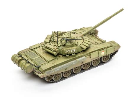 Zvezda Scale Russian Main Battle Tank T B Plastic Model Kit