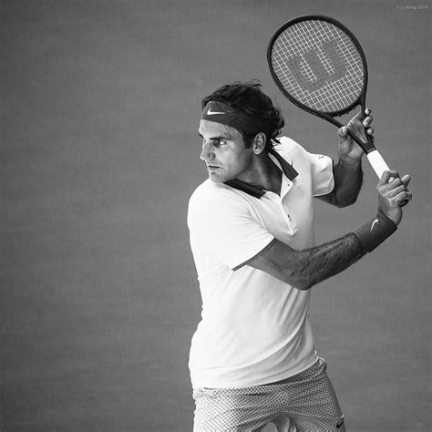 Épinglé Sur Roger Federer Black And White