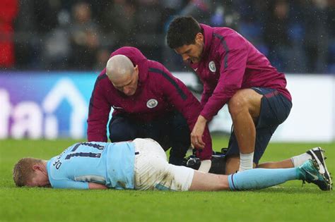 De bruyne's injury saw him miss city's fa cup fifth round win over sheffield wednesday but it would be a huge boost to boss pep guardiola to have the attacking midfielder available to face united. Kevin De Bruyne Suffers Knee Injury, Could Be Out For ...