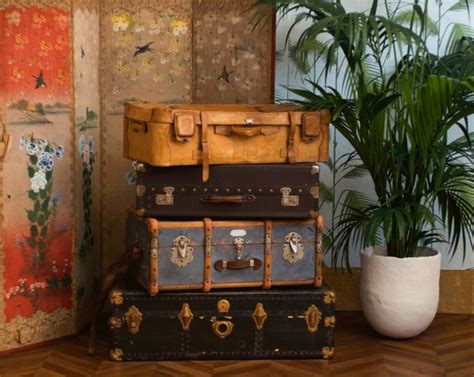 vintage travel suitcase, old suitcase in leather, retro ...