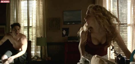 Penelope Mitchell Desnuda En The Vampire Diaries