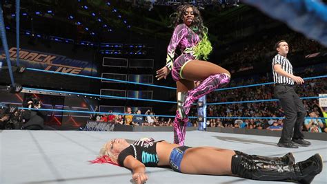 Wwe Smackdown Naomi Earns Title Shot After Pinning Alexa Bliss Wwe