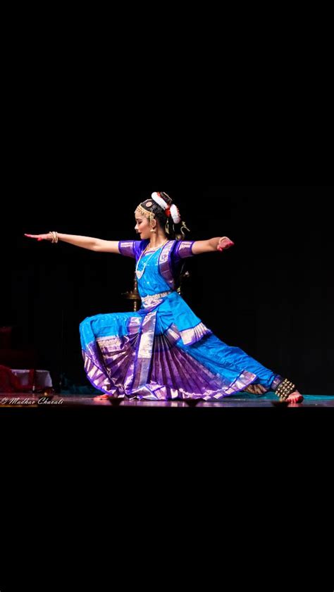 Bharatanatyamkuchipudi Costume Dancing Pose Dance Poses Folk Dance