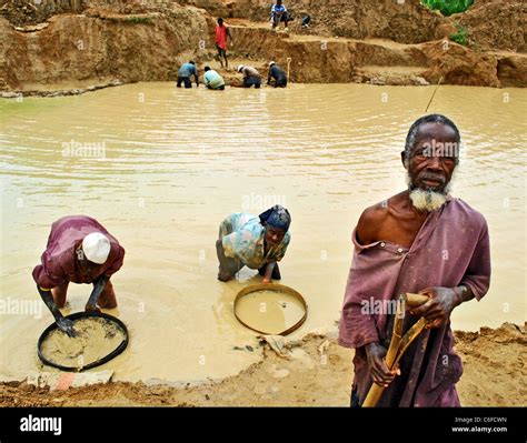 Diamond Miners Kono Sierra Leone West Africa Stock Photo Alamy