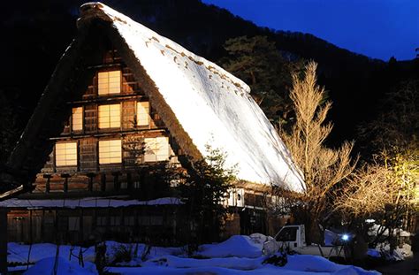 Video cannot currently be watched with this player. 冬の目玉!世界遺産「白川郷」雪のライトアップ宿泊付見学 ...