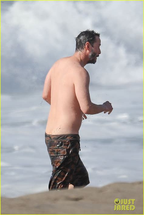 Keanu Reeves Looks Fit Shirtless At The Beach In Malibu Photo 4514900 Keanu Reeves Shirtless