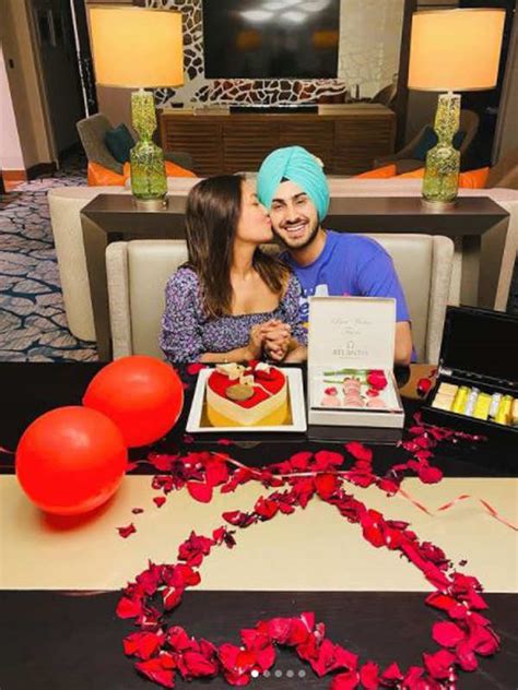 Happy Birthday Neha Kakkars Romantic Pictures With Her Husband Rohanpreet Go Viral Pics