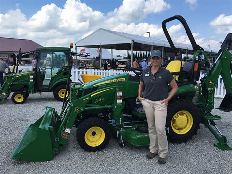 John Deere Redesigns 2025r Compact Utility Tractor Agdaily Images And