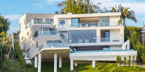 The Author Of Fifty Shades Of Grey Just Bought A Very Flashy Mansion