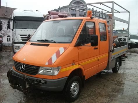 Überall hinkommen und trotzdem die wohnung im huckepack dabei haben. Mercedes-Benz Sprinter 312D 4x4 Allrad DoKa 7Sitz ...