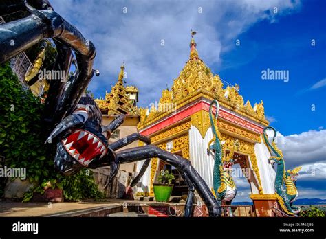 Skulptur Von Einem Großen Schwarzen Spinne Am Eingang Des Pindaya Shwe Umin Höhle