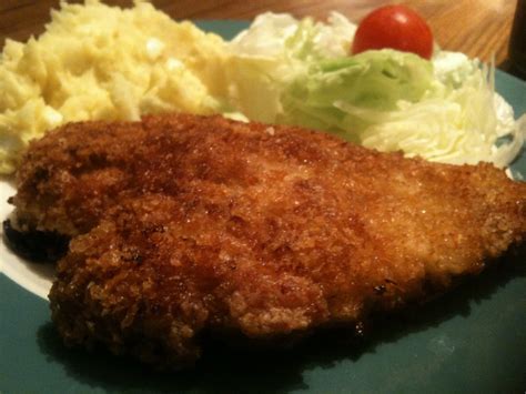 Use paper towels to thoroughly dry chicken tenderloins. Pan-Fried, Oven-Baked Panko Chicken