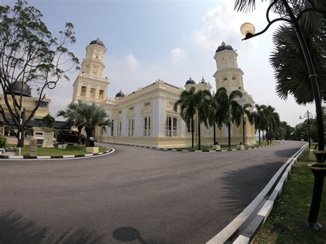 Masjid negeri sultan abu bakar ialah masjid negeri johor yang terletak di johor bahru, johor, malaysia. G0032605 | Masjid Sultan Abu Bakar, Johor Bahru, Johor ...
