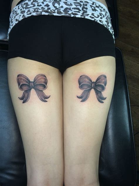 2 Cute Bow Leg Tattoos Done By Ricky Garza In Victoria Tx Got Ink Xtremeinktattoos Black