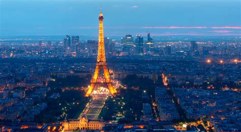 A young american woman from the midwest is hired by a marketing firm in paris to provide them with an american perspective on things. حقائق مذهلة عن مدينة باريس