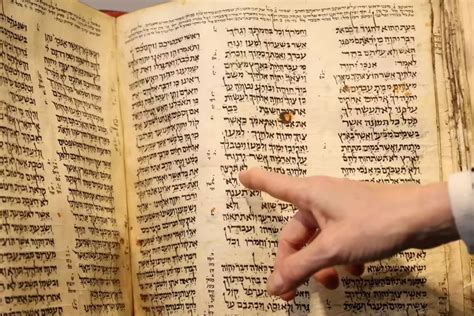 Se Subasta La Biblia Hebrea Más Antigua Del Mundo Hasta En 50 Millones