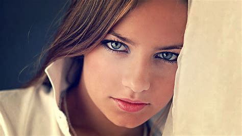 Rostro De Mujer Con Los Ojos Azules Sensual Nose Ring Face Girl