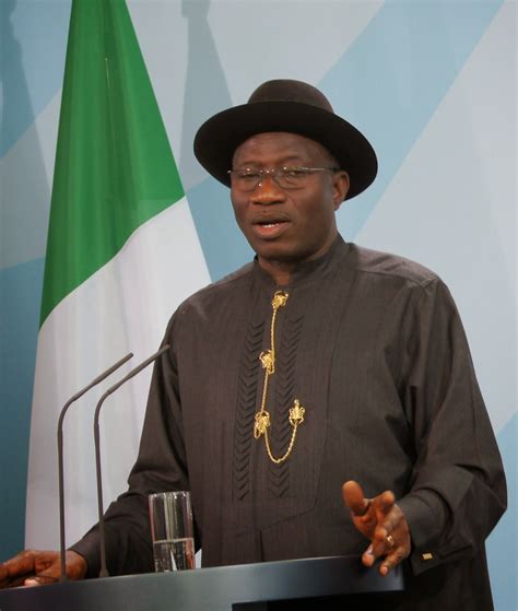 Noozyes President Goodluck Jonathan Finally Declares To Contest 2015