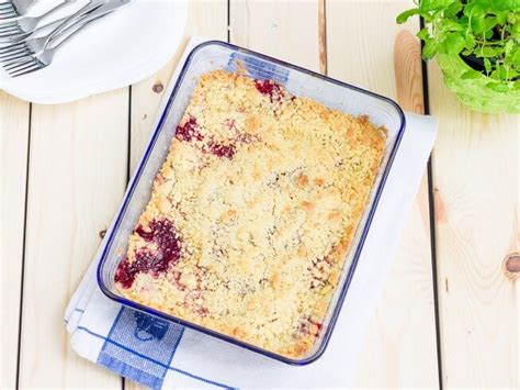 Easy Cherry Dump Cake Recipe