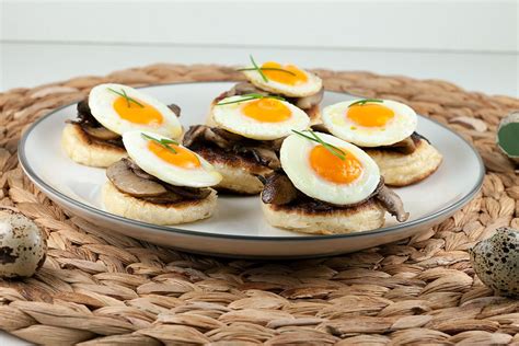 Divide the filling equally between the tart crusts. Blini's with chestnut mushrooms and quail eggs - ohmydish.com