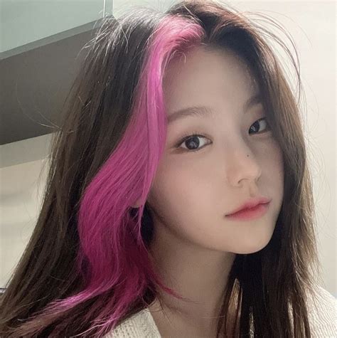 Itzy Yeji Icon Beautiful Girl Makeup Pink Hair Hair Styles