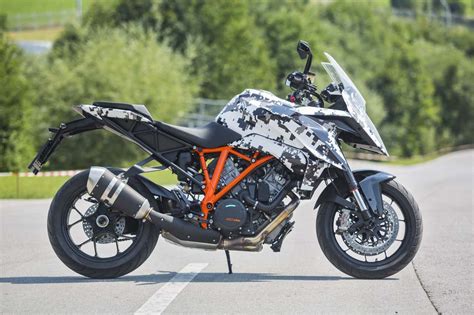 Dommage que ce combiné soit le même que celui de la 1190 adventure ; 2016 KTM 1290 Super Duke GT Finally Revealed - Asphalt ...