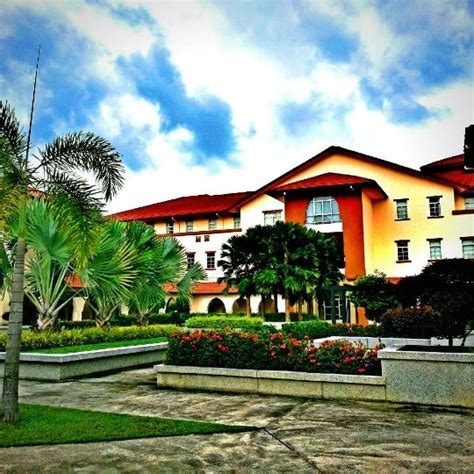 The college moved to this location in 2000. Kolej Universiti Islam Antarabangsa Selangor (KUIS ...