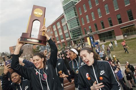 Uconn Teammates Breanna Stewart Stefanie Dolson Reunited On Liberty