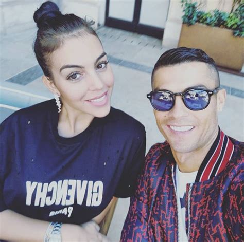 Cristiano Ronaldo Lengserkan Tahta Selena Gomez Di Instagram Foto 3