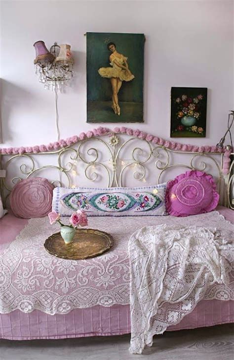 I Am Crazy About This Cast Iron Day Bed A Shabby Chic And