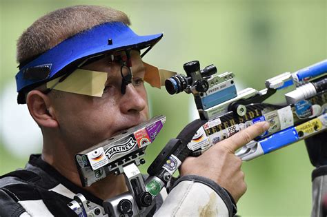 A fogadalomtétel szövegét két ifjúsági olimpiai bajnok sportoló, az úszó késely ajna és a sportlövő péni istván mondta el a nemzeti táncszínházban rendezett ünnepségen. Sidi Pétert Péni István is alaposan meglepte