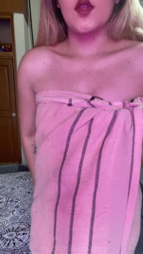 Emma Greys My Bath Towel Falls Off😈 Titiscolombianas Naked Blonde Girl Girl Hotblonde