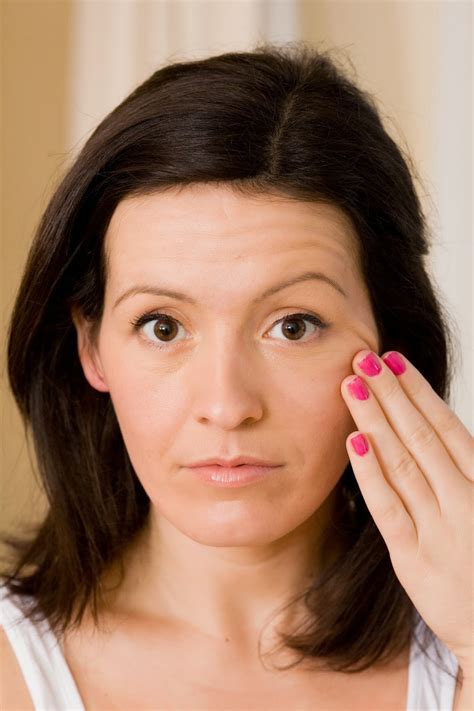 Tips For Sensitive Skin Around Eyes Looven
