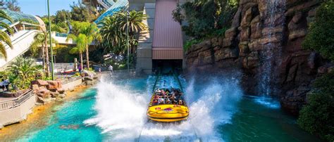 People On The Jurassic Park Drop Ride Entering The Water Universal
