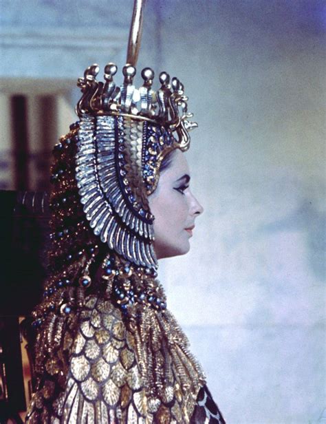 Pin By Elena Leonovich On Elizabeth Taylor Cleopatra Elizabeth Taylor Cleopatra Elizabeth