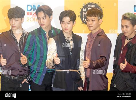 Exo Oct 8 2016 South Korean Boy Band Exo Pose Before Mbc Korean