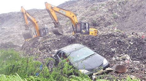 Gujarat 2500 Mt Tonne Garbage Slides Buries Vehicles India News