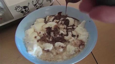 Para darle un plus de cacao puedes espolvorear la mousse con cacao puro en polvo por encima. Mousse de chocolate - Receitas da Yammi - YouTube