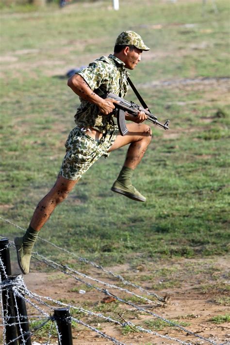 Vietnam Commandos Show Off Skills After Harsh Training Tuoi Tre News