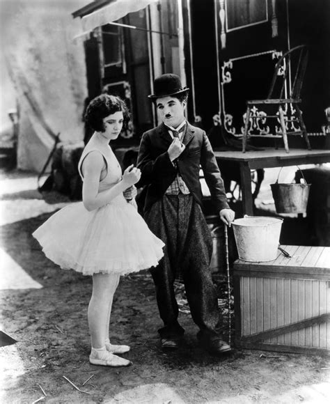 Charlie Chaplin Und Die Frauen Der Spiegel