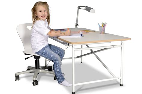 Das angebot an schreibtischen für kinder ist groß. Schreibtisch KINTO by SALTO 90cm x 68cm höhenverstellbar ...