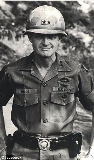 Vietnam War Hero Lt Gen Hal Moore Dies At 94 Daily