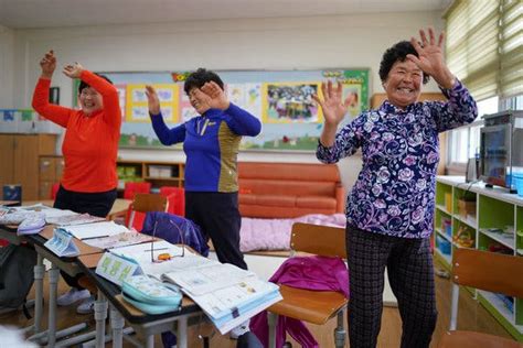 Attending School With A South Korean 70 Year Old The New York Times