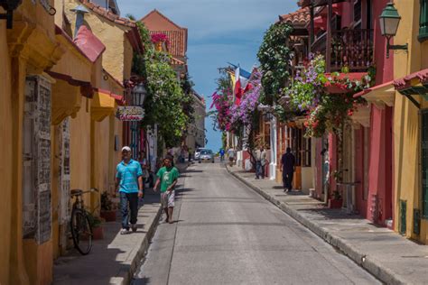 Havanna (spanisch la habana), vollständige bezeichnung villa de san cristóbal de la habana, ist die hauptstadt der republik kuba und zugleich eigenständige provinz.mit rund 2,10 millionen einwohnern und einer fläche von 728,26 km² ist sie die zweitgrößte metropole der karibik nach santo domingo. Die Karibikküste Kolumbiens 20 Tipps für deine Reise