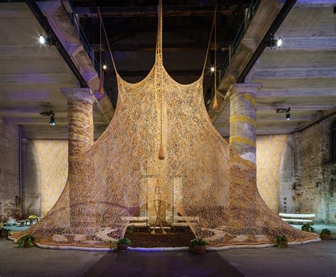 Biennale De Venise 2017 10 œuvres Dart à Ne Pas Manquer Vogue Paris
